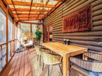 Private, Modern, Pet-Friendly Log Cabin Getaway on 6 Acres, Ξενοδοχεία στην πόλη Marbletown
