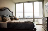 Highrise w/amazing views of Dallas!!