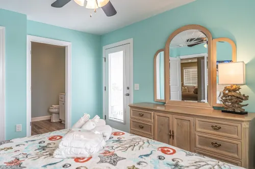 5BR 5BA w/ Hot Tub, ample Parking, 2 Blocks from Beach, Boardwalk & Downtown!