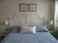Charming Vacation Flat: 5-Minute Walk to Beach!