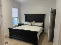 Charming 3-bedroom house in Oklahoma City with WiFi,AC. 5 miles from the airport Hotel in zona Mid-America Christian University