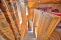 Cabin - Full Kitchen - TV - Pet Friendly