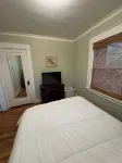 Charming 2-bedroom bungalow in Reno with WiFi and AC 1 block from i-80 - Bungalows