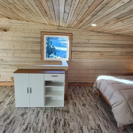 Tree House 1-bedroom cabin in Peyton with WiFi access