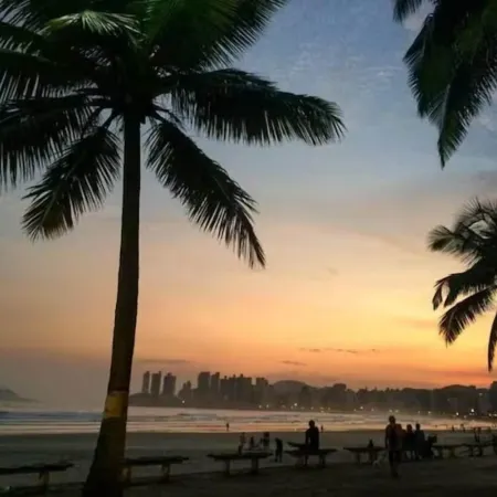 Apto próximo da Praia da Enseada C Wi-Fi
