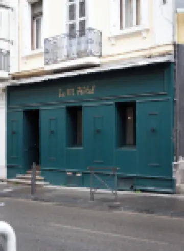 ル・エム・ホテル ノートルダム・ドゥ・ラ・ガルド寺院周辺のホテル