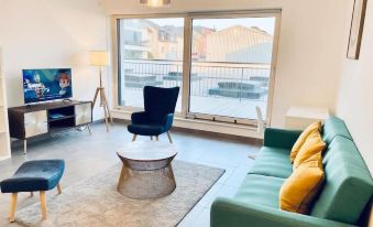 Elegant 2 Bedrooms in Center with Parking &Terrace- 142-99