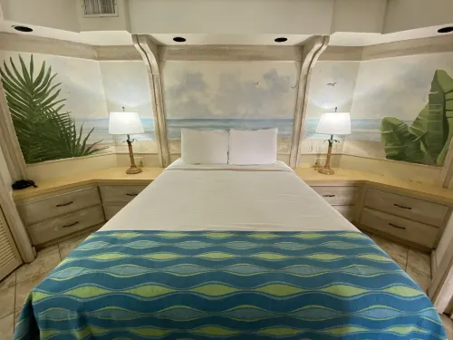 Voyager Beach Club - Homestays