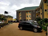 Rolak Hotel and Suites - parking