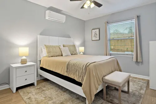 Newly renovated cozy cottage in Black Mountain