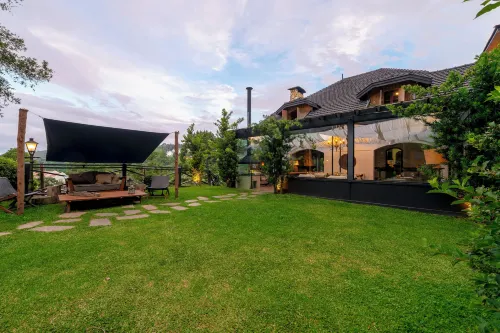 Alma Hotel - parking