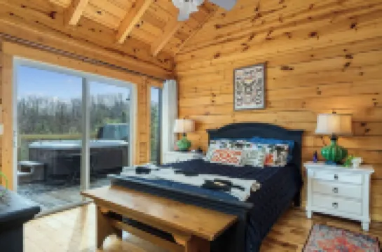 Red River Gorge Cabin with Hot Tub~AMAZING VIEW~Pool Table~Perfect for groups