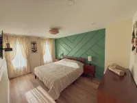 Elegant 3BR/2BA - short walk to the Beach