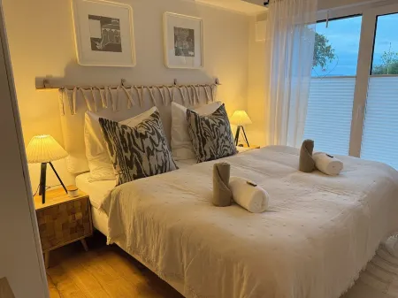 Elegant vacation home Seeidylle with a view of Lake Möhne and Ansberg Forest Отели в г. Мёнезее