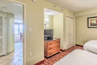 Beachfront Condo in Myrtle Beach w/ Pool Access Hôtels à : Myrtle Beach City Center