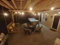 Historic Hideout - Unique Getaway in Amish Country with HOT TUB Hotels in Paradise