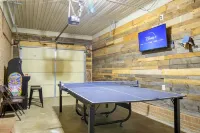 Spacious Family Paradise with Arcade Fun & Firepit