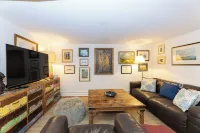 Luxury mansion loft by the beach Hotels in Saint Kilda West