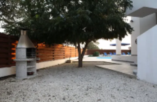 Luxury Villa With Swimming Pool, 3 Minutes From The Beach Ang Big Private Garden