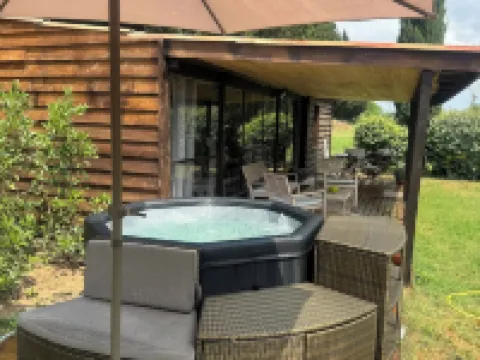 Authentic Luberon, Lodge-Style House in the Heart of Nature 卡瓦永酒店