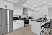 Luxury Unit Windsor (4-plex) 5 minutes to Ambassador Bridge