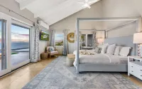 Gorgeous 5-BDRM Villa Maxine- Located on Famous Peterborg- Pool- Oceanside