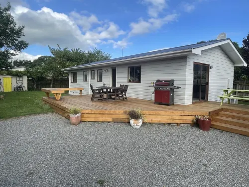 Relax in Venice St with four bedrooms and two bathrooms minutes from the square Hotel a Martinborough