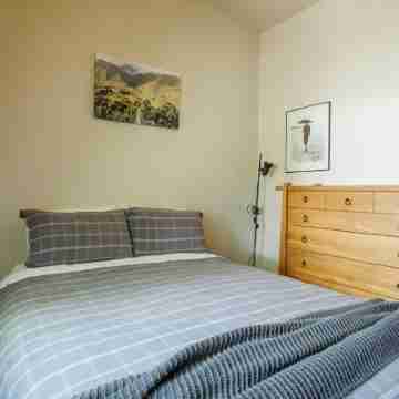 1970's Renovated,self contained 2 bedroom bach Rooms