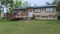 Escape to a Cute Cottage type 2/1 "BIG" Tiny Home in the heart of Canyon Lake.