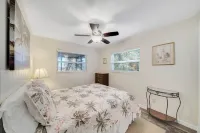 Lakefront home on Lake Kerr near Salt Springs with large porch and great yard