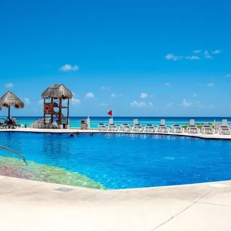 Oceanfront 2Br Villa for 6 -  3 Bathrooms - Walk to la Isla & Beach