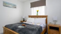 Apartment Sleeps 4 stunning views/sunsets overlooking Whipsiderry Beach/ Newquay