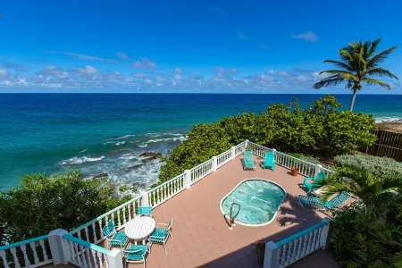 The Villa at Rainbow Cliffs Отели рядом с достопримечательностью «Salt River Bay»