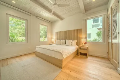 Island Living 2-Bed, 2-Bath Oceanfront Ground-Level Condo Direct Beach Access E7