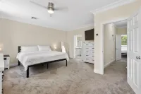 NEW Luxury, 4BDR, Spacious, Paradise Island, Steps from Atlantis, Pool, Dock