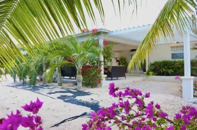 Less than 5 mins from Grace Bay Studio with short walk to the beach.