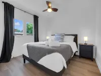 Modern 3 bed house, steps from beach and minutes from wineries. Pet friendly!