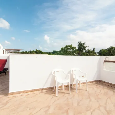 3 Bdrm. townhouse in gorgeous Akumal with WiFi & AC. Beach Club steps away!