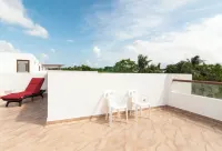 3 Bdrm. townhouse in gorgeous Akumal with WiFi & AC. Beach Club steps away! Hotels in Akumal