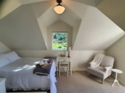 Private Hideaway, Wetland Views! Heather Cottage