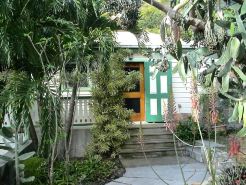 Cactus Flower Cottage - a Charming Quiet Retreat with Ocean View