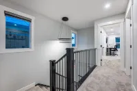 Executive Space for Everyone (King beds Come Stay Refreshed, Renewed & Reset. Hotels in Rocky View County