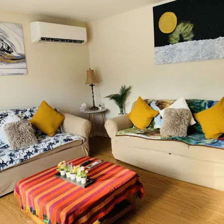 3 Bedrooms 5 Bed’s Upper Unit of Duplex Home