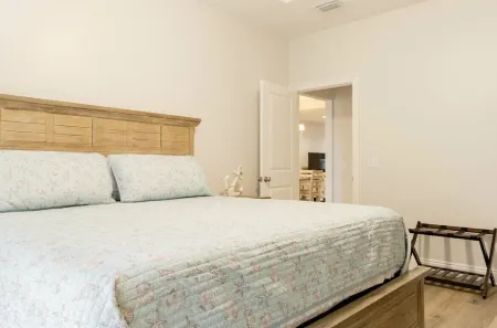 Golf cart included w/ stay Beautiful home 3min drive to beach Pet Friendly