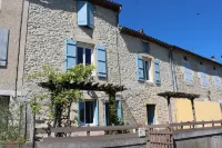 HOUSE 2 bedrooms - terrace river view NO GARDEN - no Wifi or TV Hotels in Le Bugue