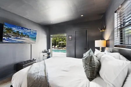 Entire villa, North Miami Beach with pool on canal!