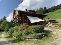 ground floor studio apartment Hotel in zona Tre Cime Adventure Park