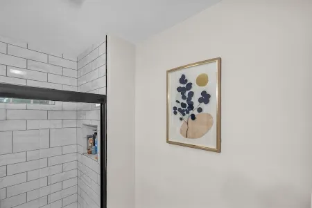 Spacious 5BedRooms House Near Millikin Univ – Perfect for Groups & Families! Отели рядом с достопримечательностью «Glass House»