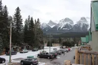 2 bedroom Mountain View Suite Getaway, right at the gate of Banff National Park.