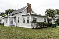 Cozy Downtown Eustis Home minutes from Mt Dorah! Hotels near Elizabeth Circle